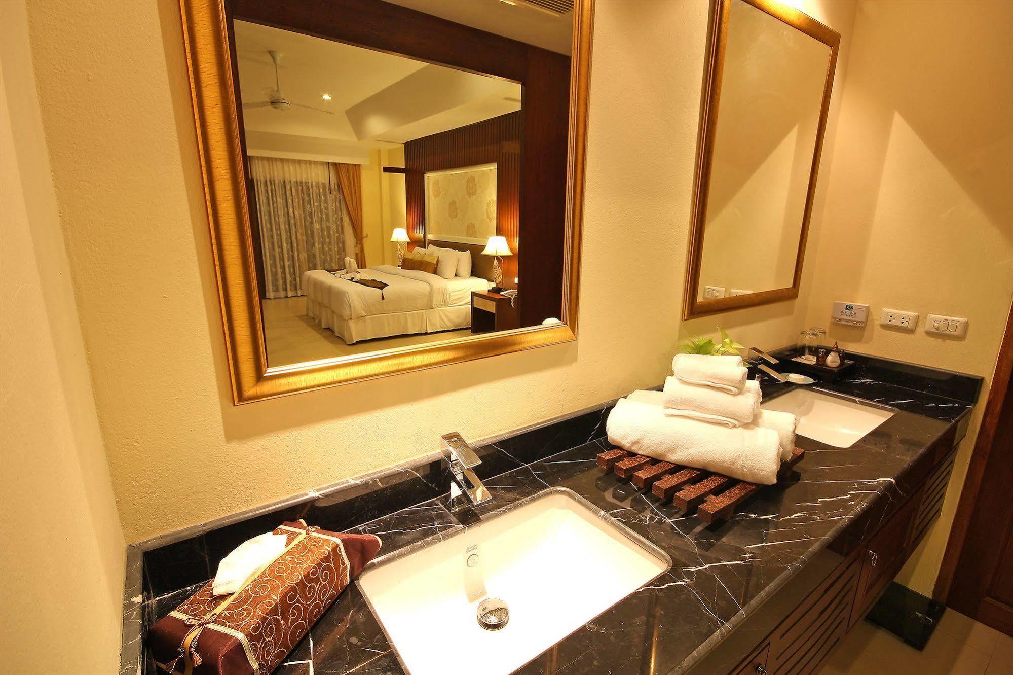 Thai Thani Pool Villa Resort Джомтиен Бийч Екстериор снимка